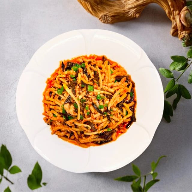 Yuxiang Shredded Pork / 鱼香肉丝.